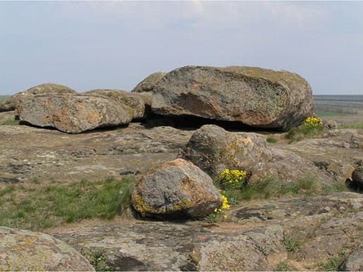 Каменные могилы