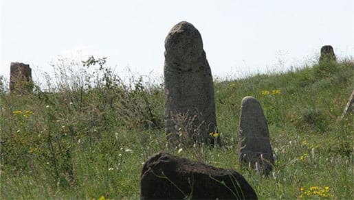 Каменные могилы