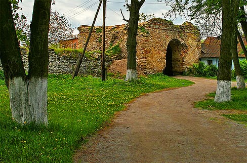 Замок князей Острожских. Въезд в город